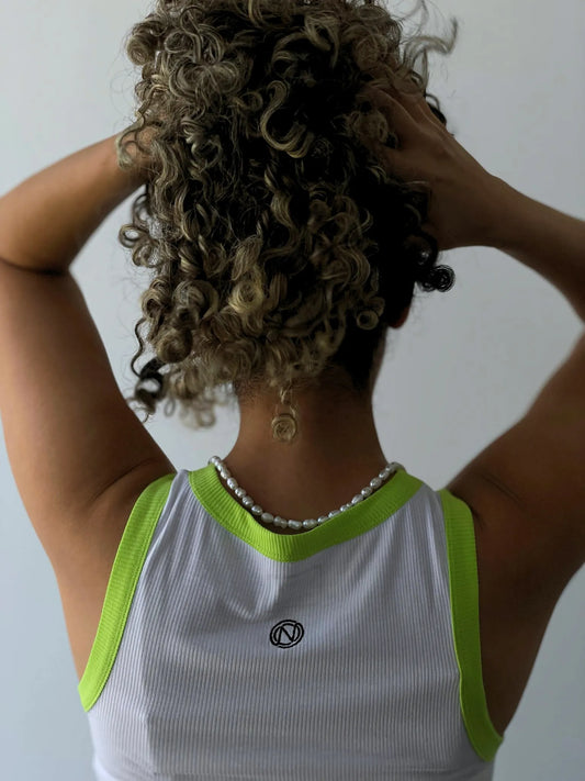 גופיית ריב קרופ בצבע לבן וירוק ניאון